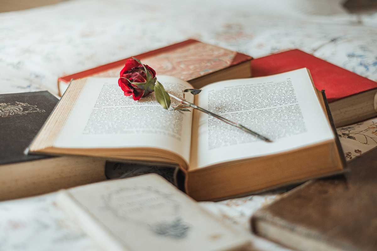 Dirección literaria como estructura antes que espectáculo